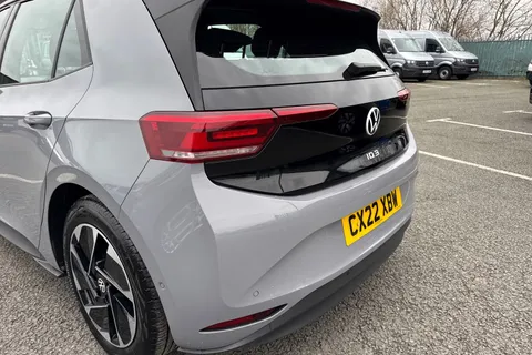 CX22XBW Volkswagen ID.3 107KW Life Pro 58kWh 5dr Auto ⭐Heat Pump, 18' East Derry Alloys⭐ Thumbnail #9