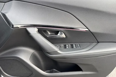 CF72JWG PEUGEOT e-2008 50kWh GT Auto 5dr (7kW Charger) Thumbnail #22