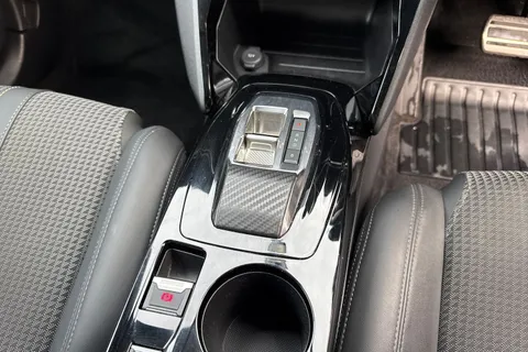CF72JWG PEUGEOT e-2008 50kWh GT Auto 5dr (7kW Charger) Thumbnail #24