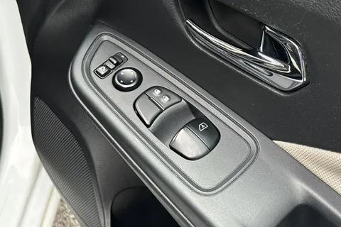 DV18NCU Nissan Micra 1.5 dCi N-Connecta Euro 6 (s/s) 5dr Thumbnail #22