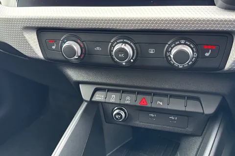 DE75CJV Audi A1 Black Edition 35 TFSI  150 PS S tronic Thumbnail #23