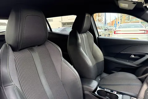 CF72JWG PEUGEOT e-2008 50kWh GT Auto 5dr (7kW Charger) Thumbnail #25