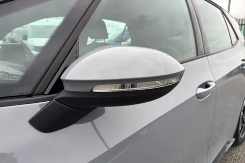 CX22XBW Volkswagen ID.3 107KW Life Pro 58kWh 5dr Auto ⭐Heat Pump, 18' East Derry Alloys⭐ Thumbnail #31