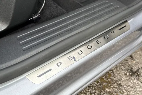 CF72JWG PEUGEOT e-2008 50kWh GT Auto 5dr (7kW Charger) Thumbnail #31