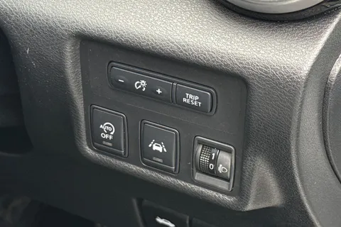 DV18NCU Nissan Micra 1.5 dCi N-Connecta Euro 6 (s/s) 5dr Thumbnail #32