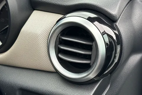 DV18NCU Nissan Micra 1.5 dCi N-Connecta Euro 6 (s/s) 5dr Thumbnail #33