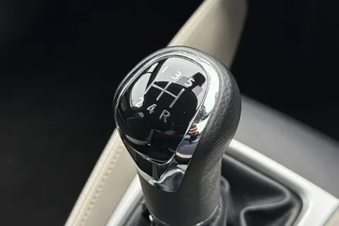 DV18NCU Nissan Micra 1.5 dCi N-Connecta Euro 6 (s/s) 5dr Thumbnail #43