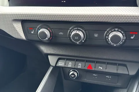 DE75CJV Audi A1 Black Edition 35 TFSI  150 PS S tronic Thumbnail #47