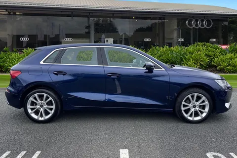 MC25KZT Audi A3 Sport 30 TFSI 116 PS S tronic Thumbnail #4