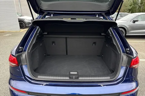 MC25KZT Audi A3 Sport 30 TFSI 116 PS S tronic Thumbnail #8