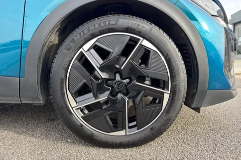 9 of 66 for PEUGEOT 408 1.2 HYBRID GT Fastback e-DSC6 Euro 6 (s/s) 5dr