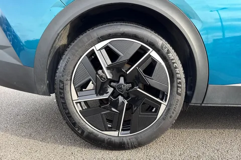 10 of 66 for PEUGEOT 408 1.2 HYBRID GT Fastback e-DSC6 Euro 6 (s/s) 5dr