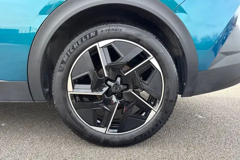 12 of 66 for PEUGEOT 408 1.2 HYBRID GT Fastback e-DSC6 Euro 6 (s/s) 5dr