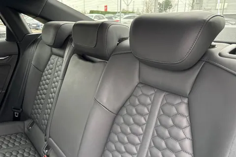 19 of 67 for Audi RS 3 RS 3 Saloon 400 PS S tronic