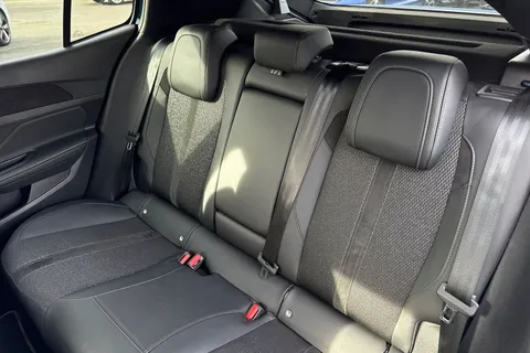 18 of 66 for PEUGEOT 408 1.2 HYBRID GT Fastback e-DSC6 Euro 6 (s/s) 5dr