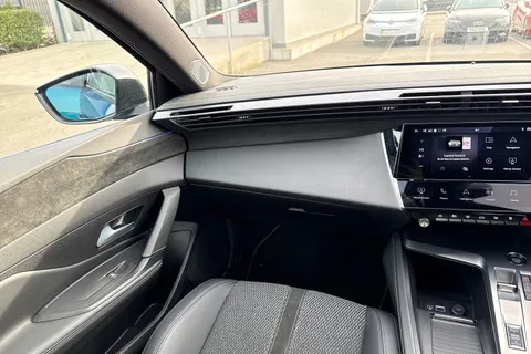 19 of 66 for PEUGEOT 408 1.2 HYBRID GT Fastback e-DSC6 Euro 6 (s/s) 5dr