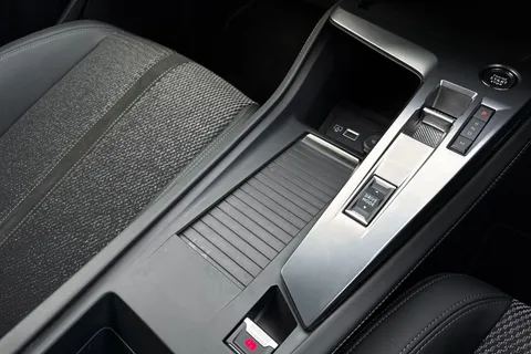 22 of 66 for PEUGEOT 408 1.2 HYBRID GT Fastback e-DSC6 Euro 6 (s/s) 5dr