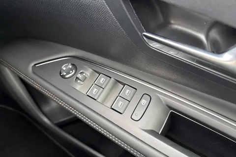 VA73EVW PEUGEOT 3008 1.5 BlueHDi GT EAT Euro 6 (s/s) 5dr Thumbnail #43