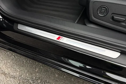 PN75FNZ Audi A6 Saloon Black Edition 50 TFSI e quattro 299 PS S tronic Thumbnail #44
