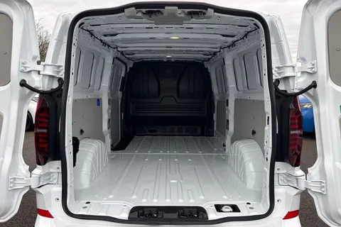 MF75FFM Volkswagen Transporter 2.0 TDI 110 Commerce Plus Van Thumbnail #10