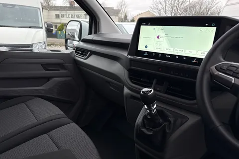 MF75FFM Volkswagen Transporter 2.0 TDI 110 Commerce Plus Van Thumbnail #15