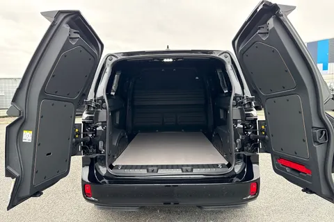 DC75PTU Volkswagen ID. Buzz Cargo Commerce Plus SWB 340 4 Motion PS 79 kWh - 20' Wheels/Del Mileage Thumbnail #7