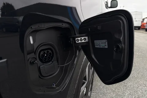 DC75PTU Volkswagen ID. Buzz Cargo Commerce Plus SWB 340 4 Motion PS 79 kWh - 20' Wheels/Del Mileage Thumbnail #25