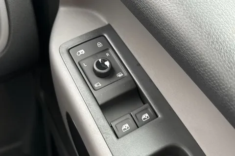 DC75PTU Volkswagen ID. Buzz Cargo Commerce Plus SWB 340 4 Motion PS 79 kWh - 20' Wheels/Del Mileage Thumbnail #39