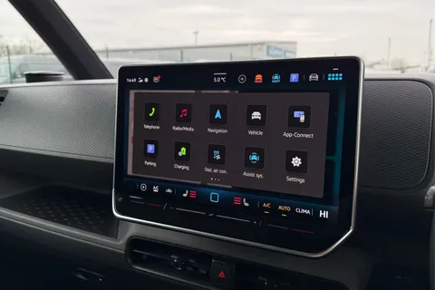 DC75PTU Volkswagen ID. Buzz Cargo Commerce Plus SWB 340 4 Motion PS 79 kWh - 20' Wheels/Del Mileage Thumbnail #42