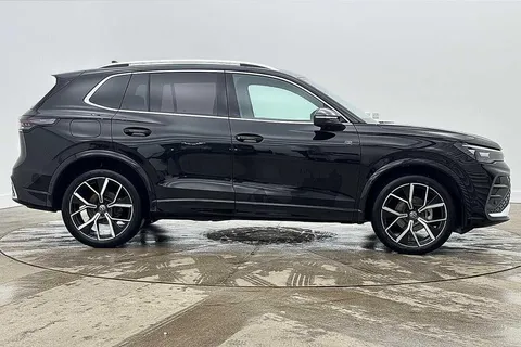 KP25YNY Volkswagen Tiguan 1.5 eTSI 150 R-Line 5dr DSG**INFO PACK PLUS + DRIVER ASSIST PACK** Thumbnail #4