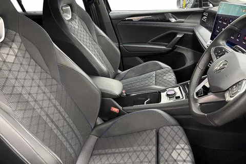 KP25YNY Volkswagen Tiguan 1.5 eTSI 150 R-Line 5dr DSG**INFO PACK PLUS + DRIVER ASSIST PACK** Thumbnail #10