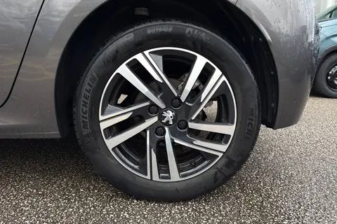 DE72LBU PEUGEOT 208 1.2 PureTech Allure Premium + Euro 6 (s/s) 5dr Thumbnail #10