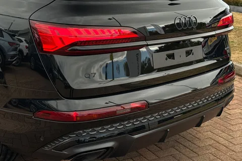  Audi Q7 3.0 TDI V6 Black Edition Tiptronic quattro Euro 6 (s/s) 5dr Thumbnail #8