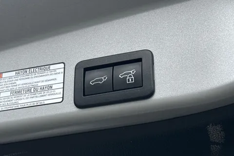 MW23LFX Toyota Yaris Cross 1.5 VVT-h Excel E-CVT Euro 6 (s/s) 5dr Thumbnail #32