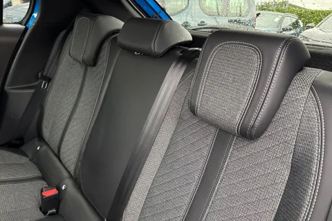 18 of 46 for PEUGEOT e-208 50kWh E-Style Auto 5dr (7.4kW Charger)