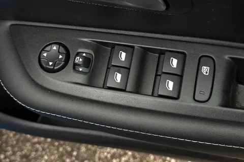 20 of 46 for PEUGEOT e-208 50kWh E-Style Auto 5dr (7.4kW Charger)