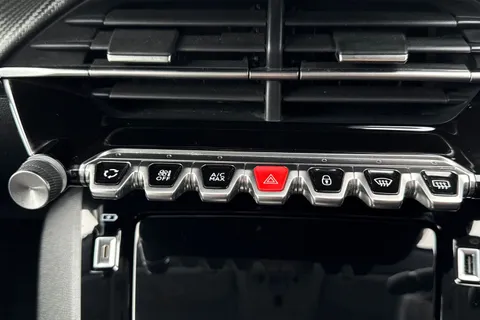 31 of 46 for PEUGEOT e-208 50kWh E-Style Auto 5dr (7.4kW Charger)