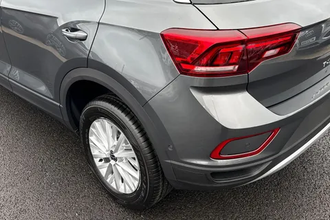 7 of 41 for Volkswagen T-Roc 1.0 TSI Life Euro 6 (s/s) 5dr