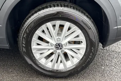 9 of 41 for Volkswagen T-Roc 1.0 TSI Life Euro 6 (s/s) 5dr