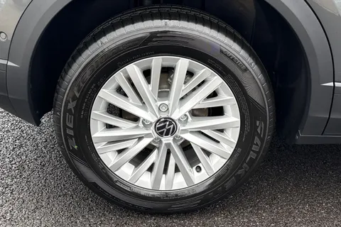 10 of 41 for Volkswagen T-Roc 1.0 TSI Life Euro 6 (s/s) 5dr
