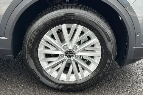 12 of 41 for Volkswagen T-Roc 1.0 TSI Life Euro 6 (s/s) 5dr