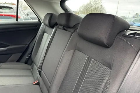 18 of 41 for Volkswagen T-Roc 1.0 TSI Life Euro 6 (s/s) 5dr