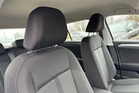 23 of 41 for Volkswagen T-Roc 1.0 TSI Life Euro 6 (s/s) 5dr