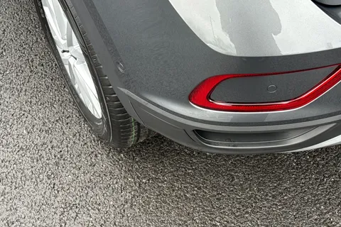 28 of 41 for Volkswagen T-Roc 1.0 TSI Life Euro 6 (s/s) 5dr