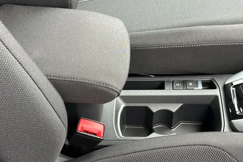 31 of 41 for Volkswagen T-Roc 1.0 TSI Life Euro 6 (s/s) 5dr