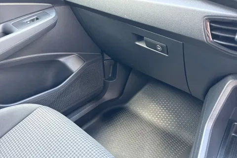 DA25EVV Volkswagen Caddy Maxi 2.0 TDI 122PS Commerce Pro Van DSG [Tech Pack] Thumbnail #21