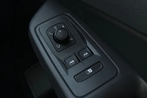 DA25EVV Volkswagen Caddy Maxi 2.0 TDI 122PS Commerce Pro Van DSG [Tech Pack] Thumbnail #30