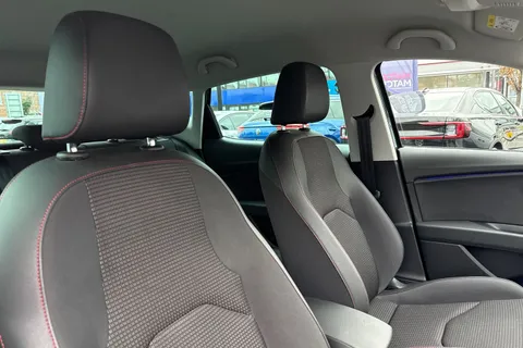 KP69ENO SEAT Leon 2.0 TSI FR DSG Euro 6 (s/s) 5dr Thumbnail #25