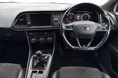 YC20FSE SEAT Leon 1.5 TSI EVO FR Black Edition Euro 6 (s/s) 5dr Thumbnail #19