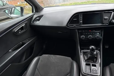 YC20FSE SEAT Leon 1.5 TSI EVO FR Black Edition Euro 6 (s/s) 5dr Thumbnail #21